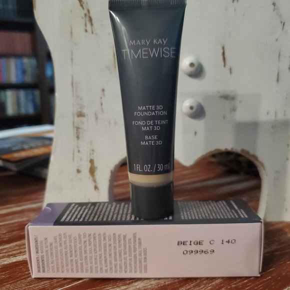 Mary Kay Other - Beige C 140 (Cool) Matte 3D Foundation - Mary Kay